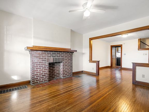 4th image of 2712 Calumet St