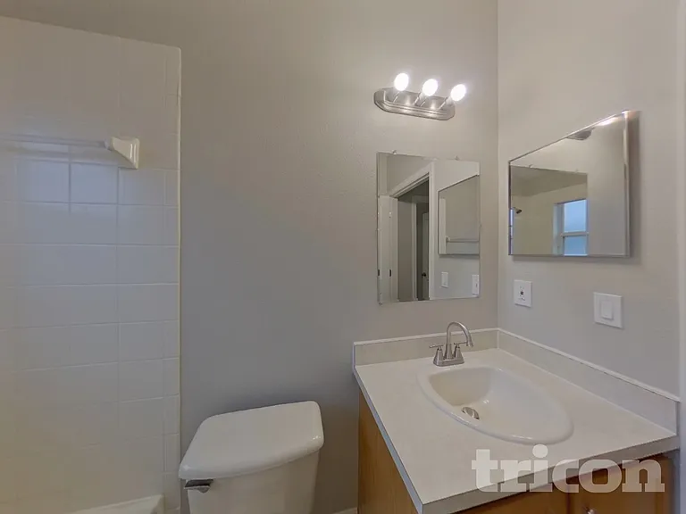 1067 Stoneham Dr — Photo 15