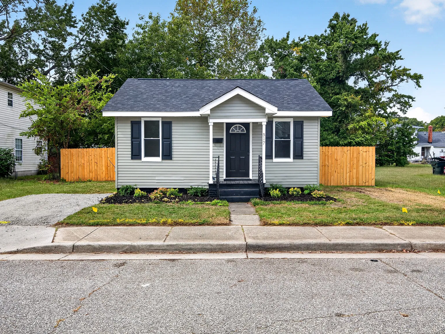 2 bed, 728 sqft, $1,900 — Photo 1