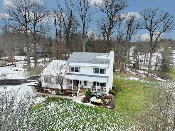 8 Round Pond Court, New City, NY 10956