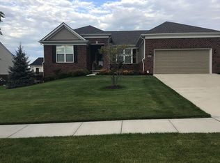 9282 Sand Hill Dr, Grand Blanc, MI 48439