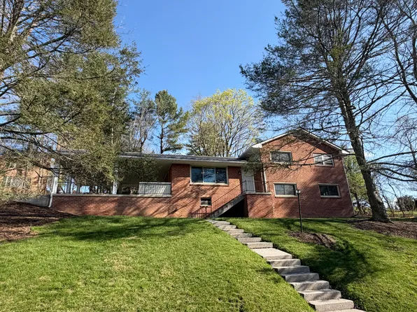 104 Haven Dr, Radford, VA 24141