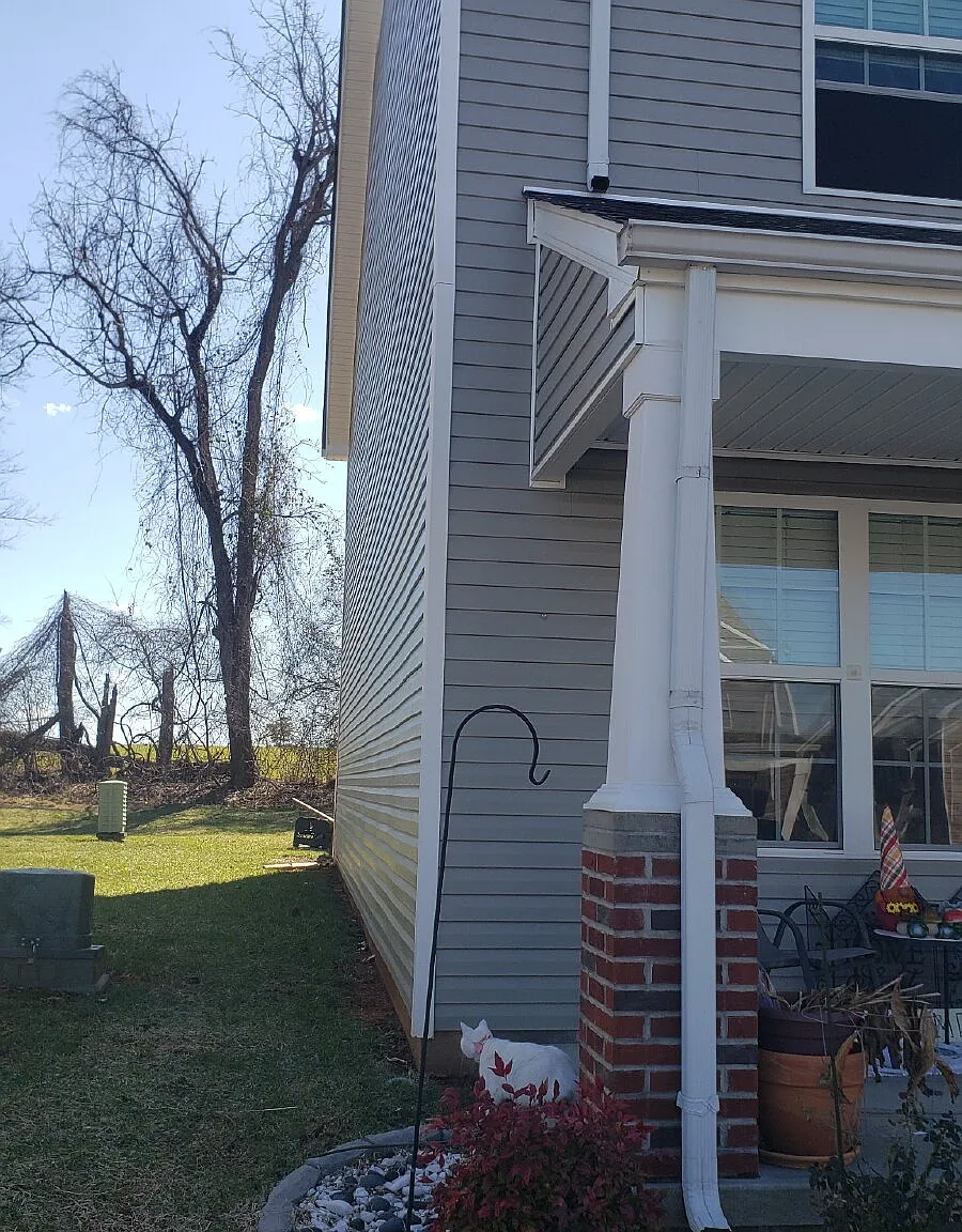 1 bed, 1.5 bath, 1224 sqft, $975 — Photo 2