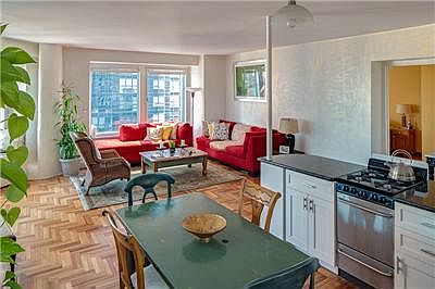 2nd image of 150-156 W 56th St APT 3805