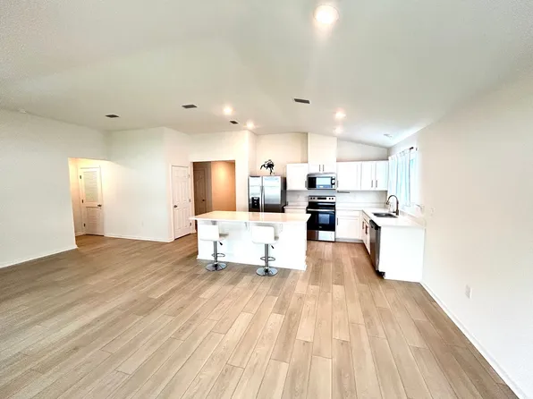 1046 Panther Lake Pkwy, Jacksonville, FL 32221