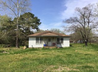 1703 Piney Woods Ln, Hearne, TX 77859