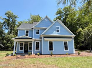 104 Live Oak Circle, Lake Waccamaw, NC 28450