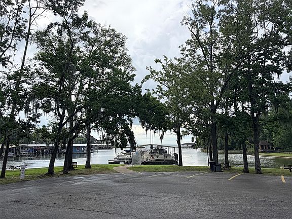 5th image of 85 S Royale Greens Dr