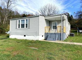 8623 Plantation Rd, Hollins, VA 24019