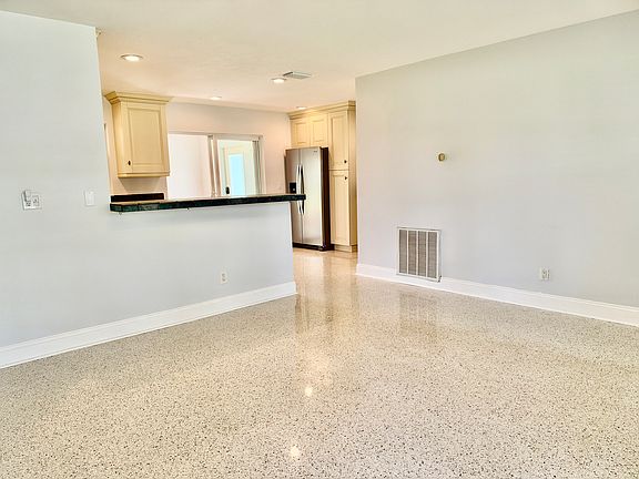 4th image of 8082 SE Evergreen St