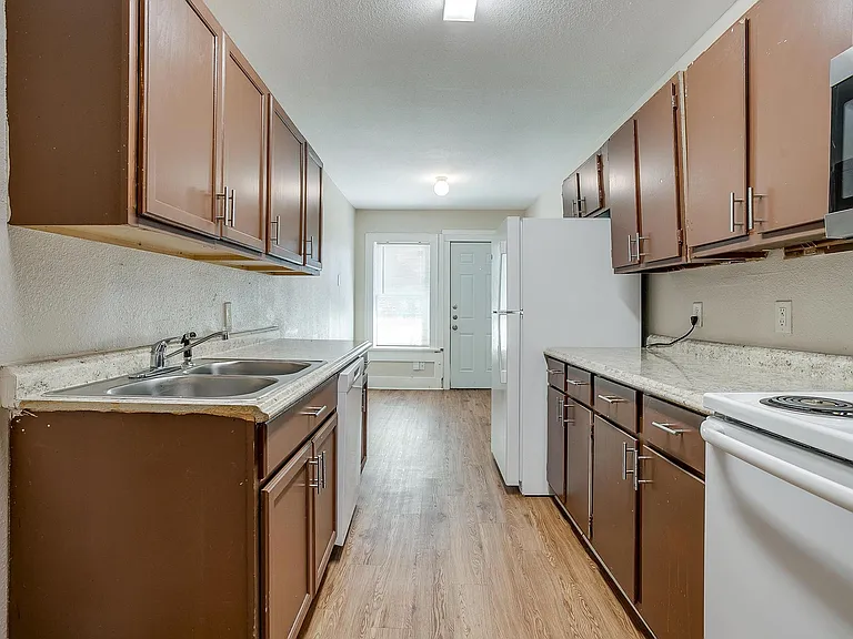 1016 E Arlington Ave #C — Photo 5