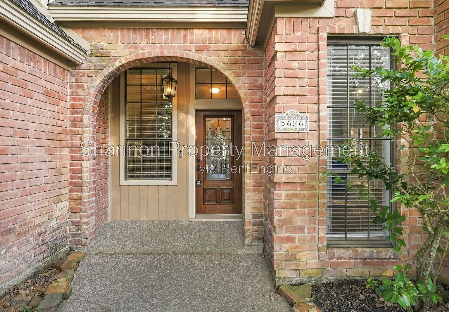 4 bed, 2.5 bath, 3500 sqft, $3,400 — Photo 4