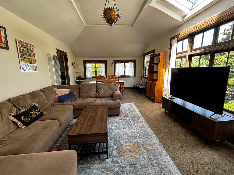 2615 Parker St — Photo 2