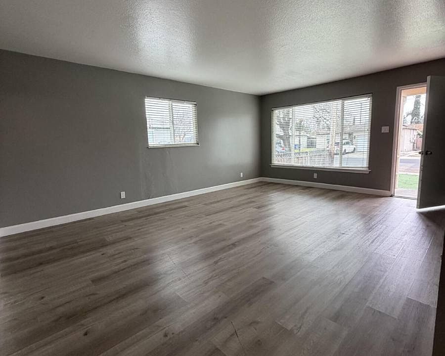 2nd image of 2137 Eicher Ave
