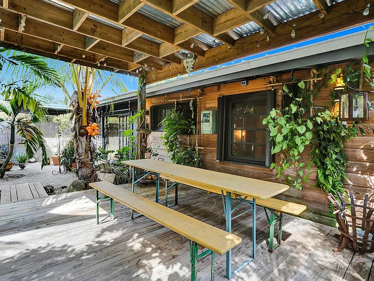 1613 SW 5th Ct — Photo 3