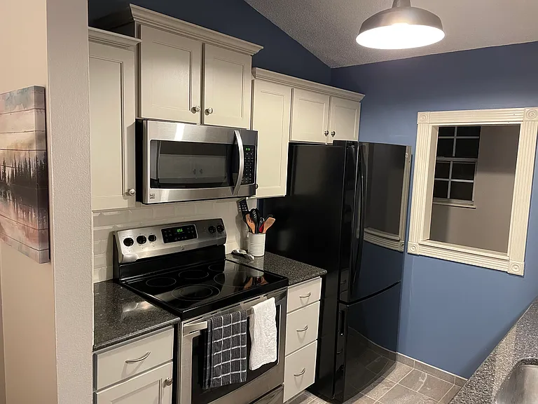 2137 Troy Ct — Photo 16