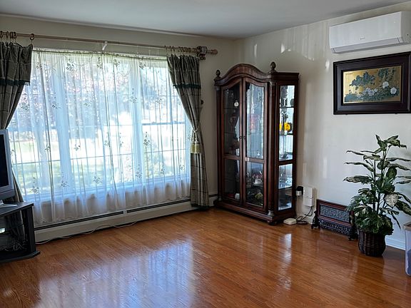 2nd image of 5 Thamesview Rd