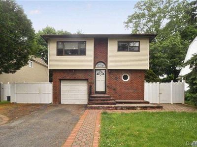 211 E Asbury Avenue, Westbury, NY, 11590