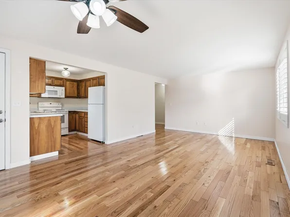 512 Village Dr, Central Pt, OR 97502