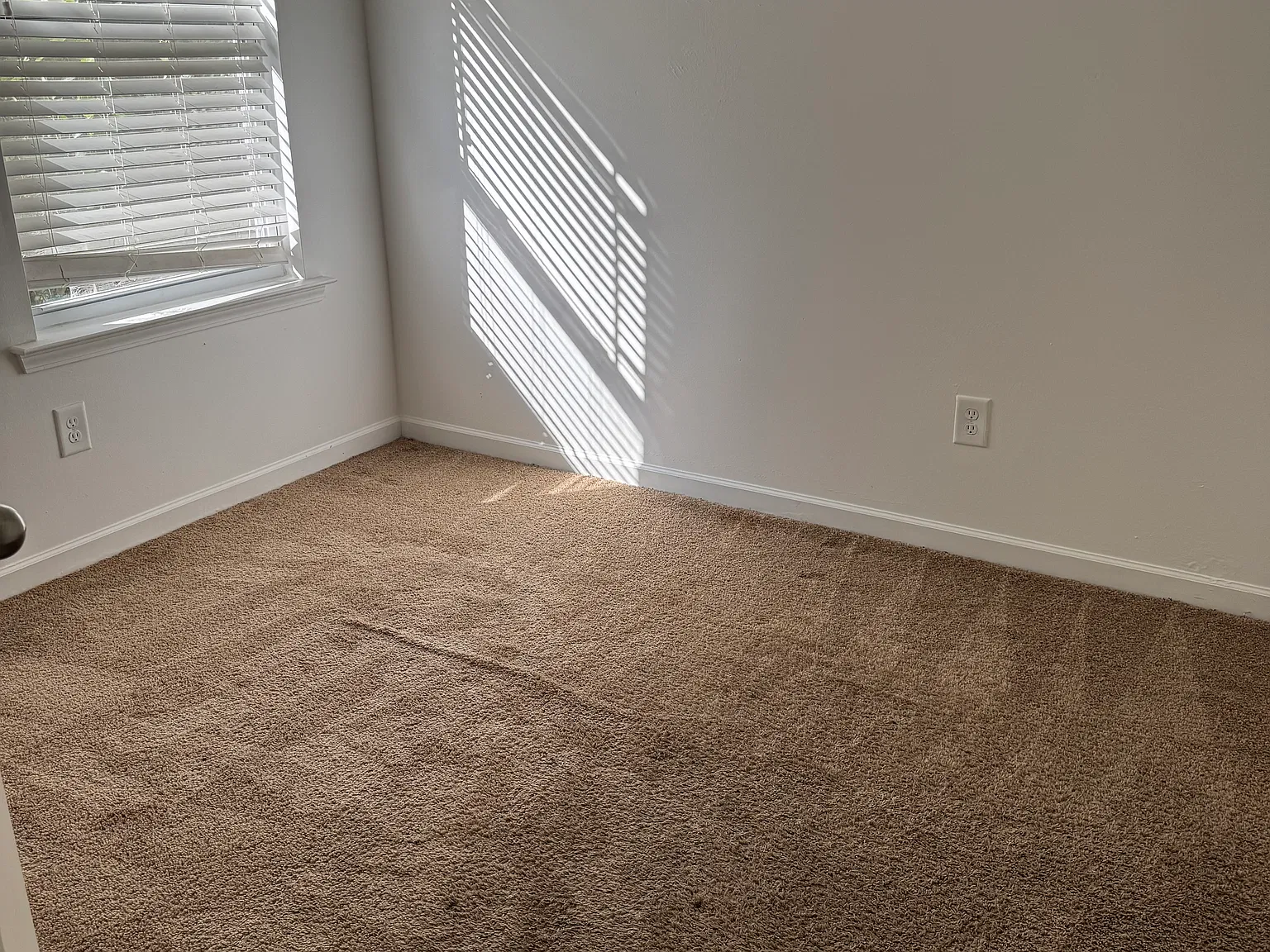 3 bed, 2.5 bath, 1420 sqft, $2,000 — Photo 3
