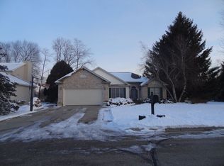 355 Oakwood Ln, Lake Geneva, WI