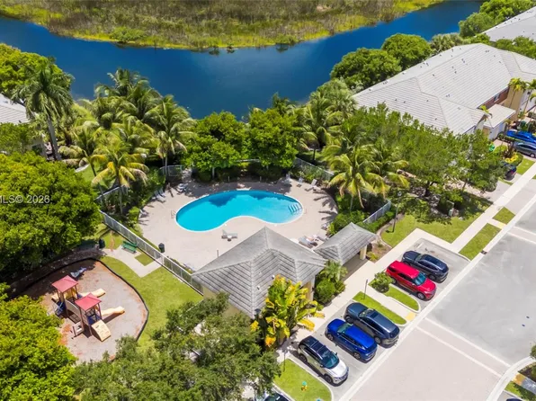 7782 Paddock Pl, Davie, FL 33328