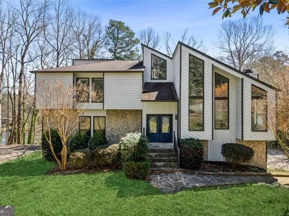 2724 Long Lake Dr NE, Roswell, GA 30075