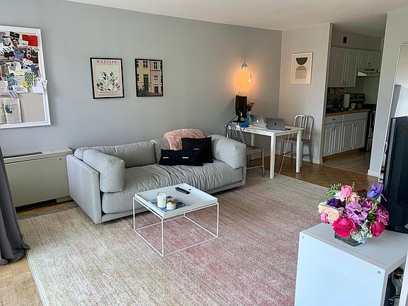 2nd image of 224 W Rittenhouse Sq #508