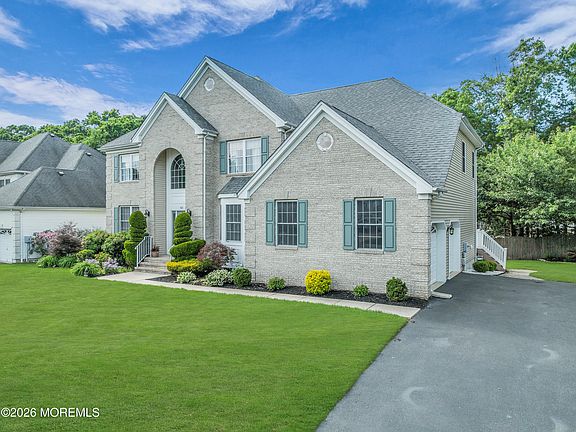 3rd image of 621 Windcrest Court
