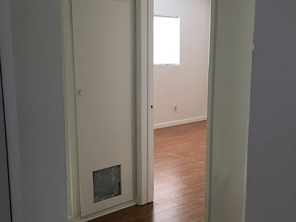 5th image of 1241 Glen Ave