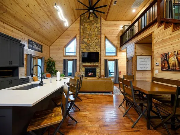 1514 Pine Hills Rd, Broken Bow, OK 74728