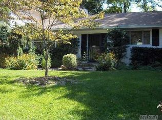 10 Junard Dr, Roslyn, NY 11576