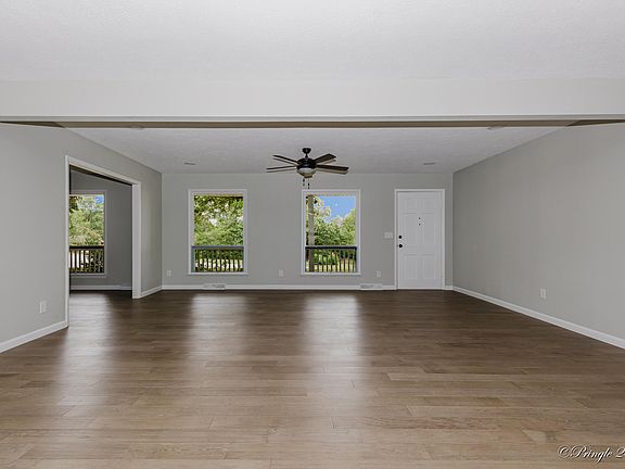 4th image of 1933 Hoglen Drive