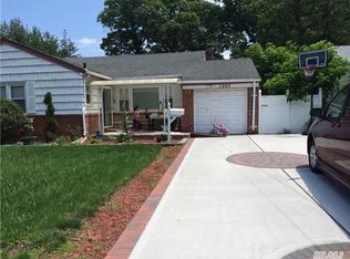 1055 Martin Pl, Valley Stream, NY 11580