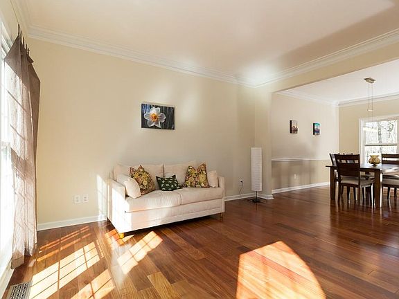 4th image of 1565 Watercove Ln