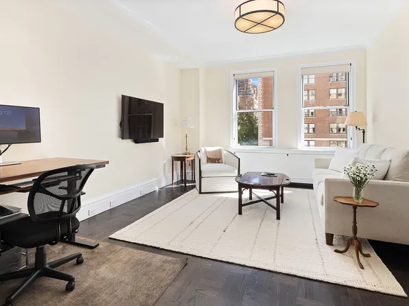 910 Park Avenue image 10 of 14