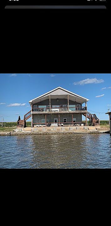 1st image of 336 Lake Shore Dr