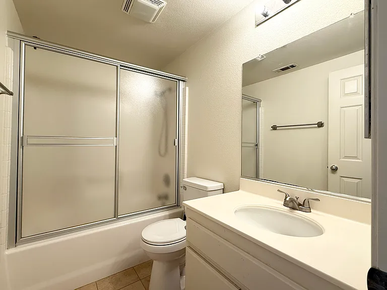 801 Maplewood — Photo 16