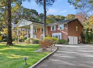 62 Fox Ln, Dix Hills, NY 11746