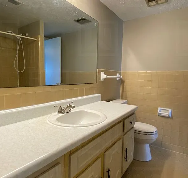 650-688 S Parkell Ave — Photo 27
