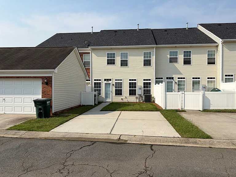 6303 Margaret Ct — Photo 10