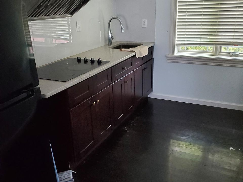 2nd image of 2315 Parsons Blvd