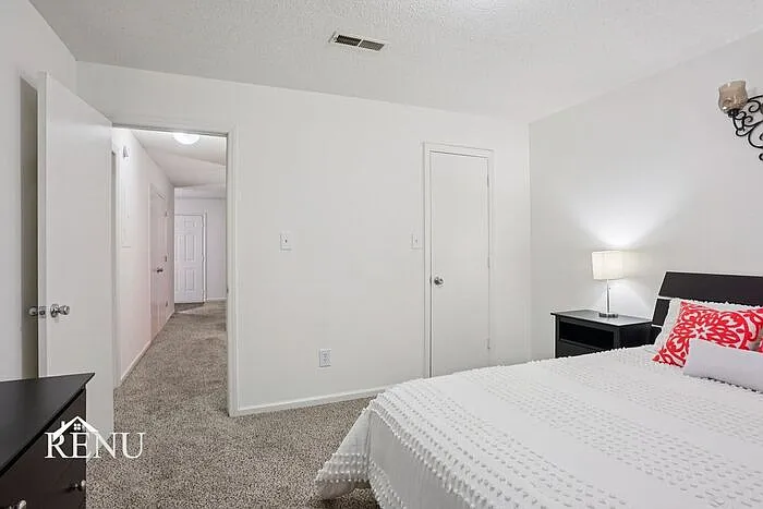 527 Michael St — Photo 10