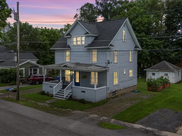3932 Old Ridge St, Williamson, NY 14589