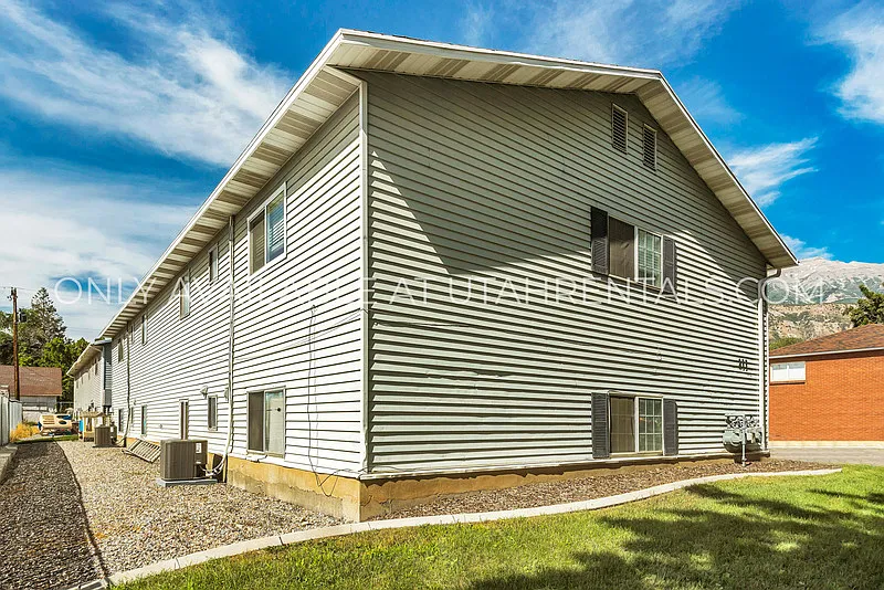 3 bed, 1.0 bath, 1073 sqft, $1,450 — Photo 4