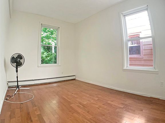 5th image of 54 Gates Ave 2