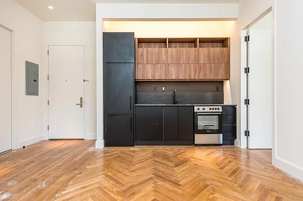 Rented by Nooklyn NYC LLC | media 79