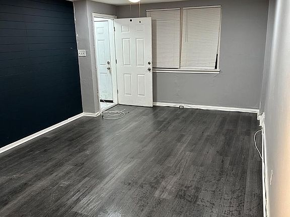 4th image of 200 E Albanus St