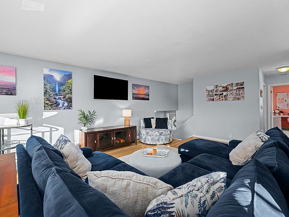 4th image of 2413 3rd St