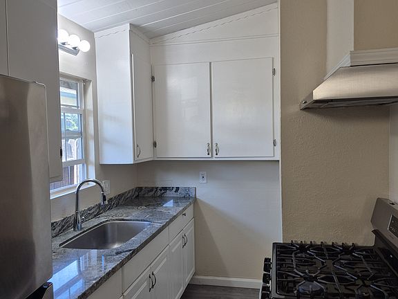 5th image of 1252 Palm St